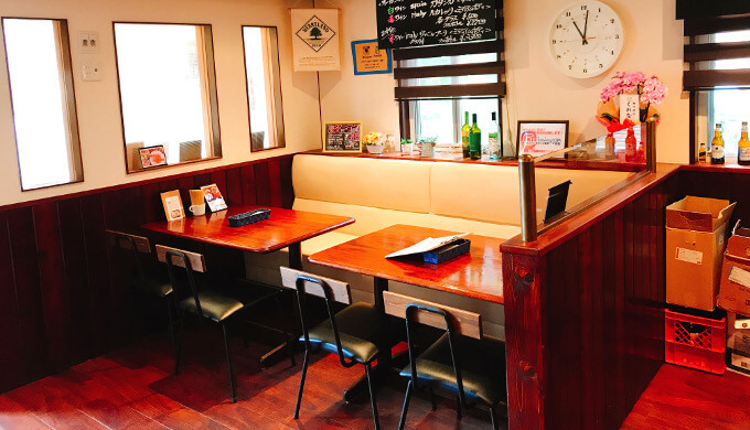 タナカ食堂(店内テーブル)