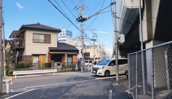 虹だんご(西口高架下交差点)