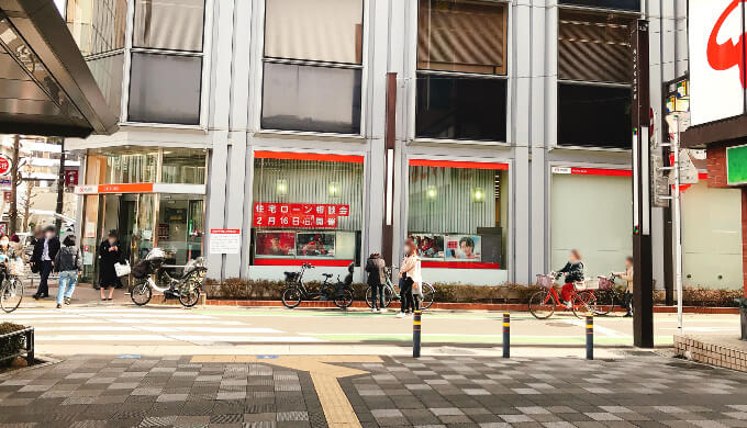 越谷駅ロータリーUFJ手前の道