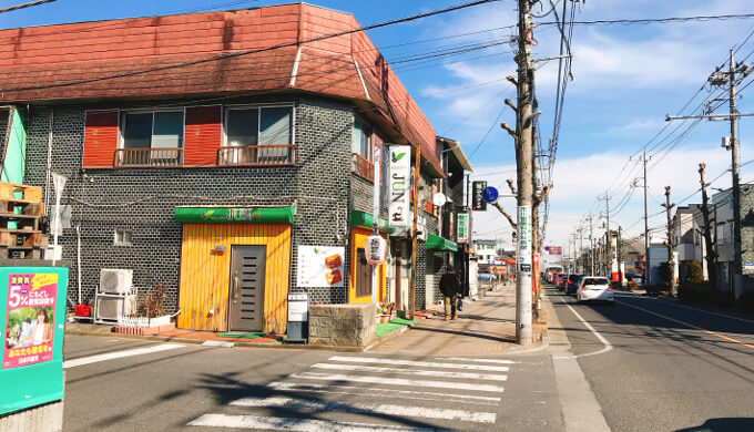 越谷八十吉(駐車場への角)