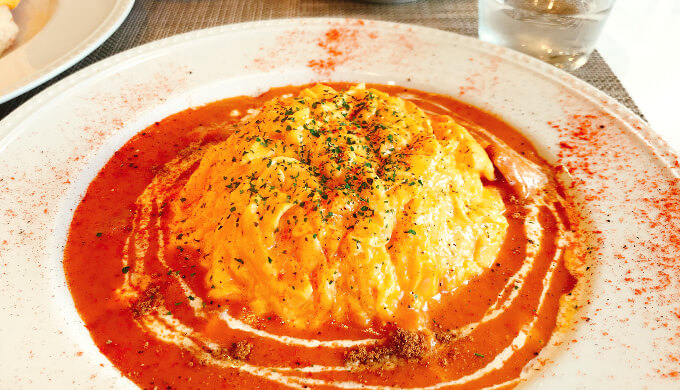 フラッフィーカフェ(バターチキンカレーオムライス)