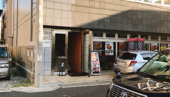 肉亭ナカムラ(2階への入り口)