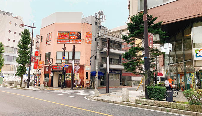 越谷駅東口駅前通りひとつめの右折路